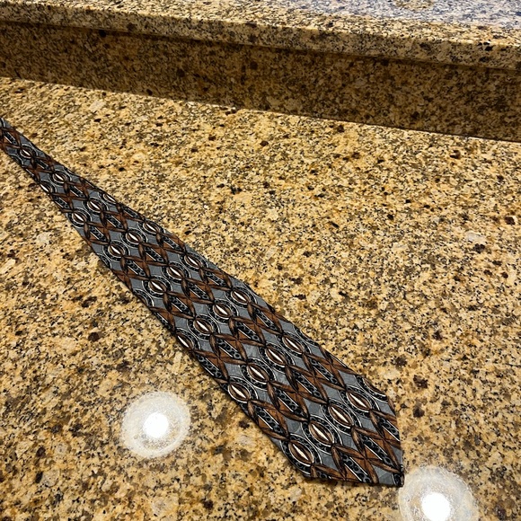 VALENTINO pietro Silk Handmade in Italy Mens Tie - Picture 2 of 6